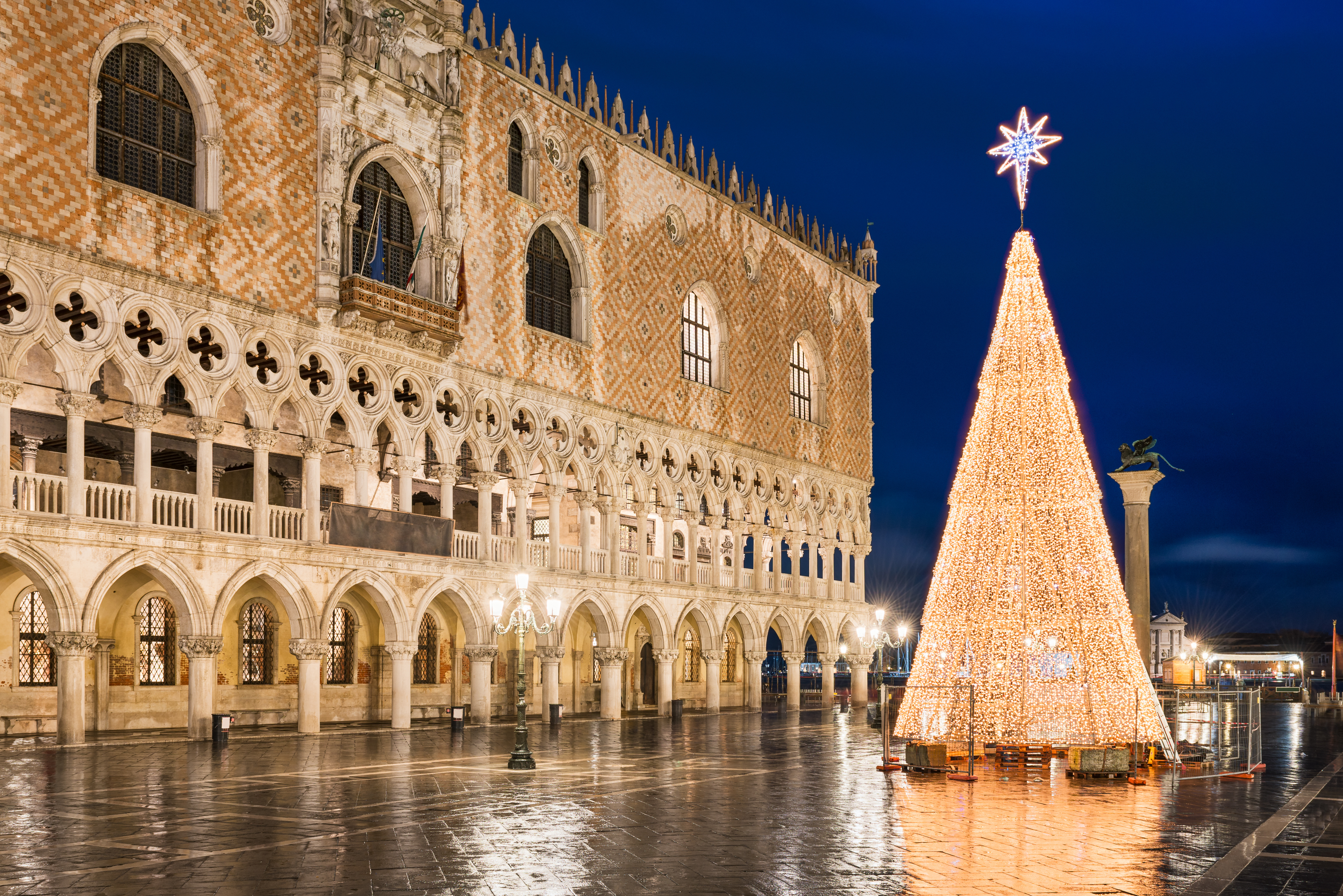 Piaza di San Marco during Christmas time